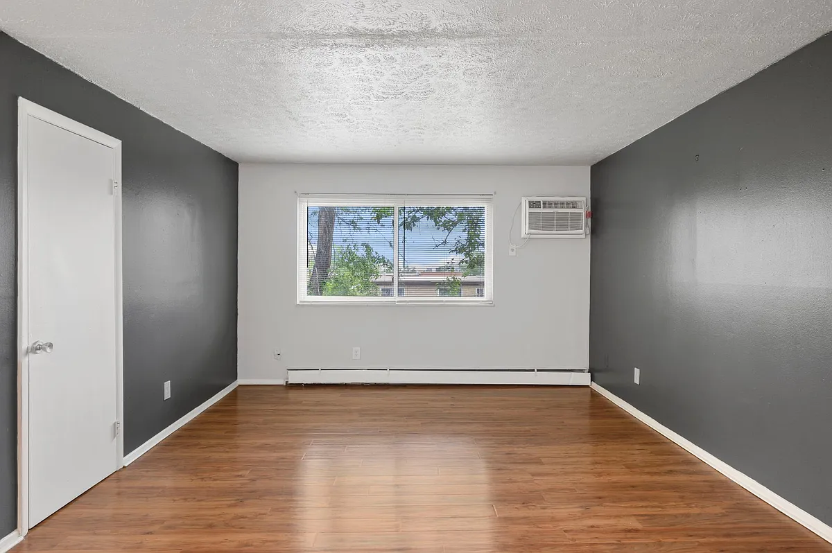 Building Photo - 2635 Stanton Ave #11