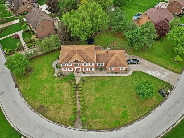 228 Meadowfield Ln, Clairton, PA 15025