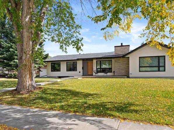6432 W Laurentian Way SW, Calgary, AB T3E 5N1