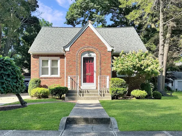 634 Beverly Dr, Erie, PA 16505
