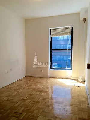 Rented by Manhattan Connection | media 24