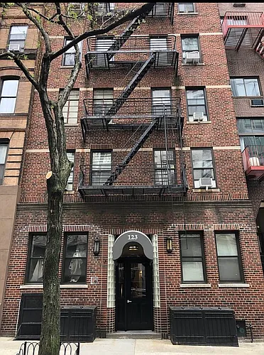123 E 82nd St Photo 1