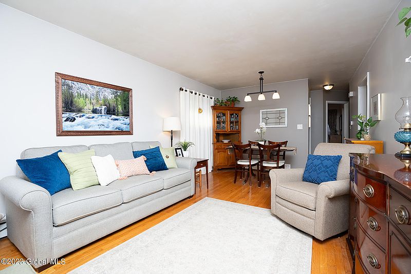 5th image of 26 Ferndale Street