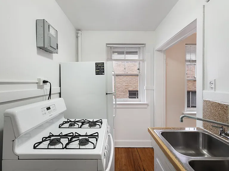 East Evans Apartments — Photo 61