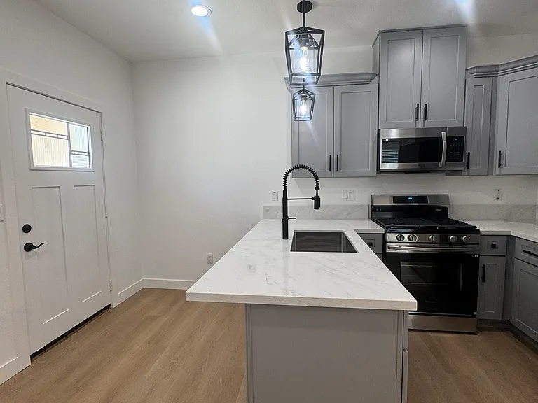 215 W Nevada St #C — Photo 7