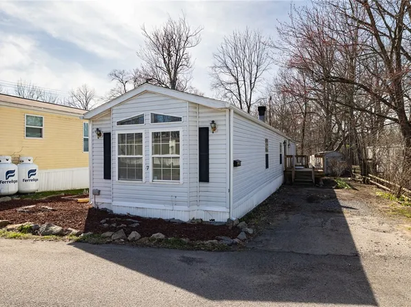 7 Mainview Dr, Rochester, NY 14625