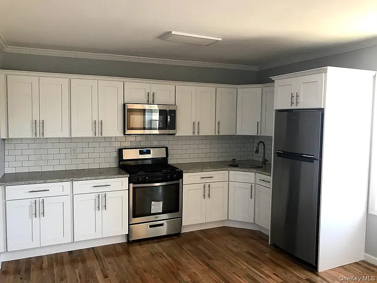 236 W Montauk Hwy #1E — Photo 3