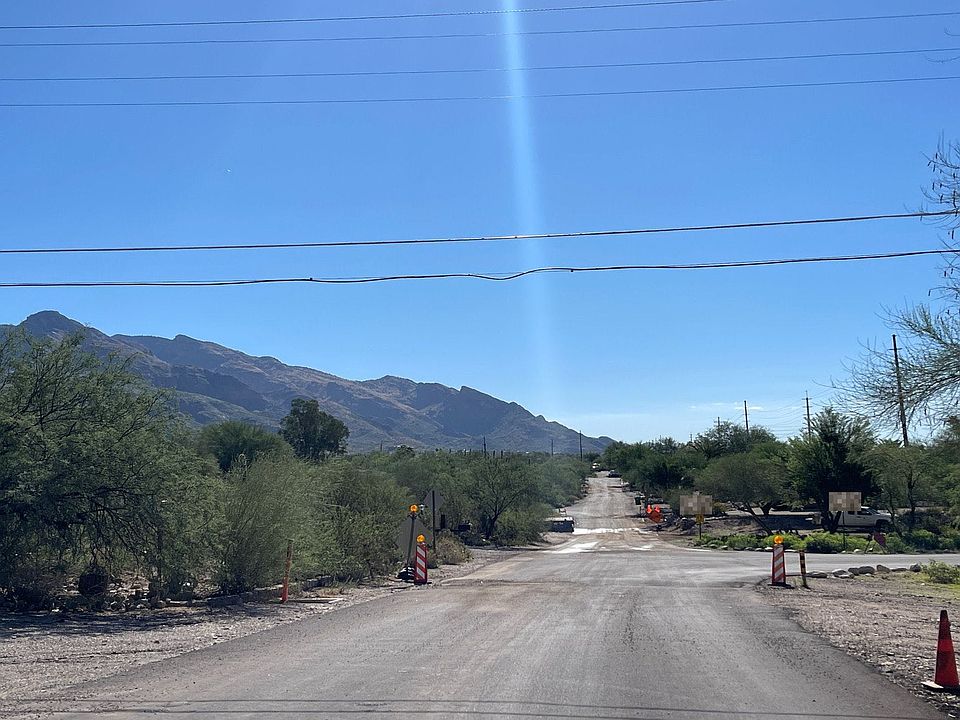 2nd image of 202 W Old Ina Rd