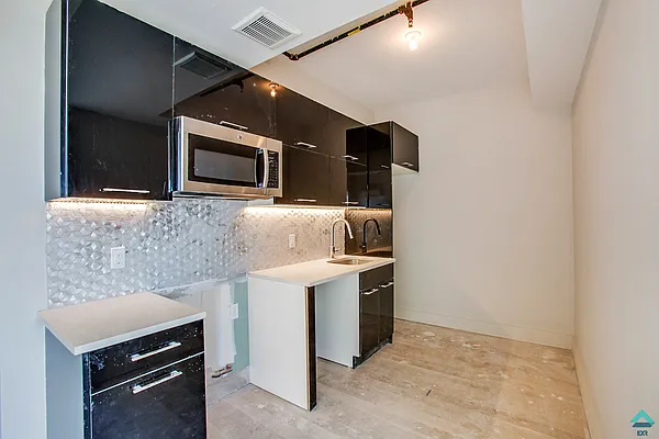 Rented by EXR | media 65