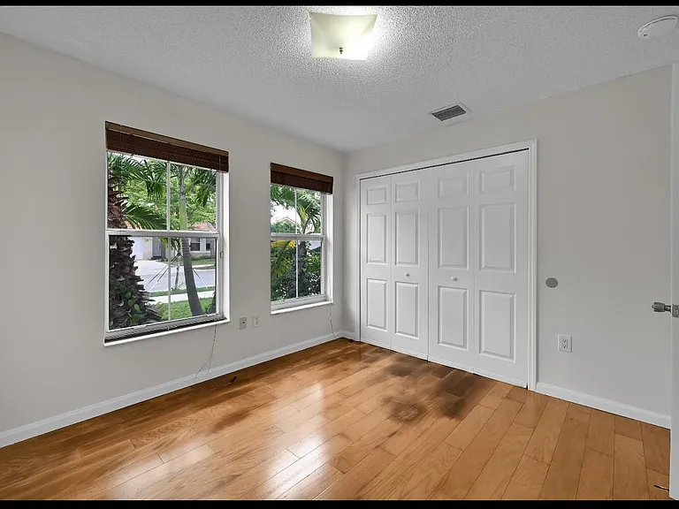 13761 N Garden Cove Cir — Photo 10