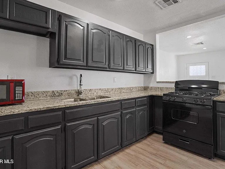 5021 Tetons Dr — Photo 11