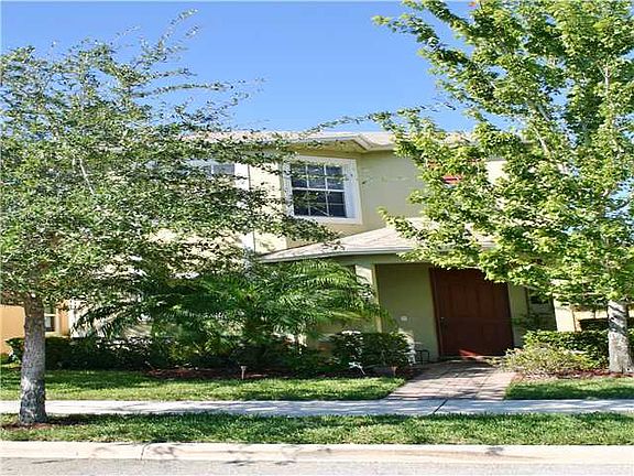 2nd image of 2511 SE Ruskin Dr