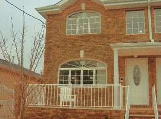 1112 128th St, College Point, NY 11356