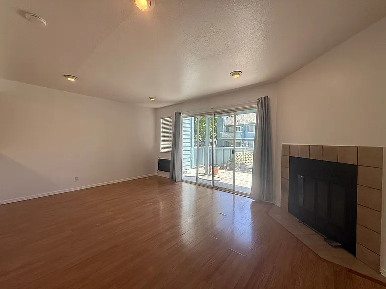 1505 Four Oaks Cir — Photo 4