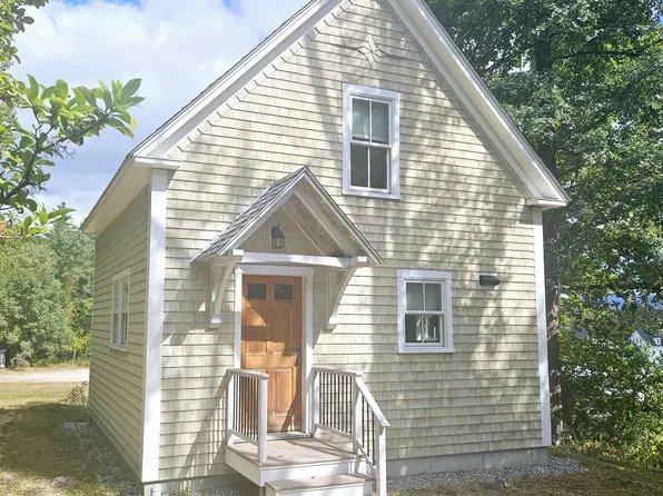 44 Plymouth St, Center Harbor, NH 03226