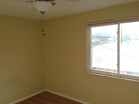 4th image of 3000 E Dorothy Ln APT 5