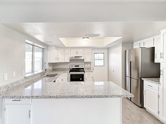 3rd image of 2145 W Sequoia Dr