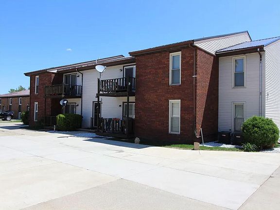 2nd image of 713 Fairmont Dr APT 1C