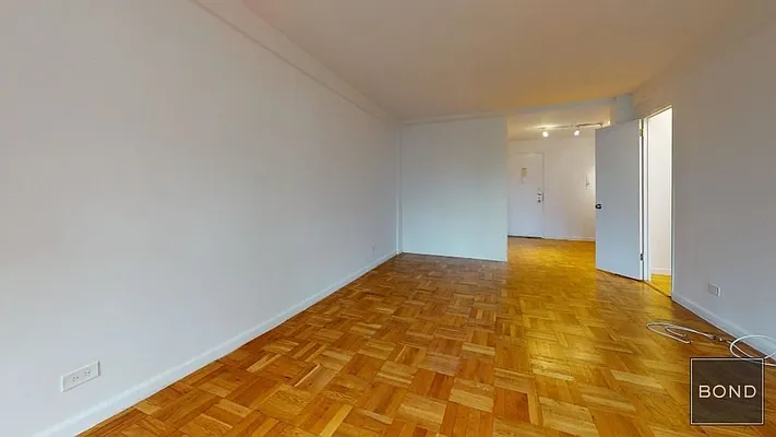 Rented by Bond New York | media 7