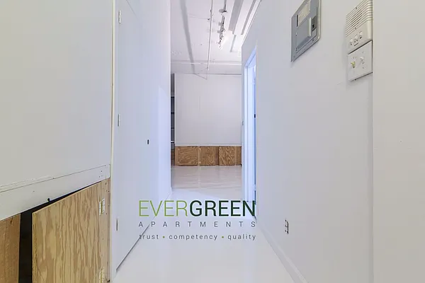Rented by Evergreen Apartments BK | media 32