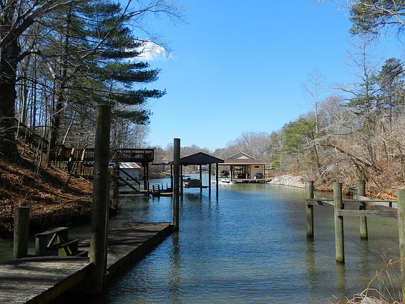 3rd image of 1877 Trails End Rd