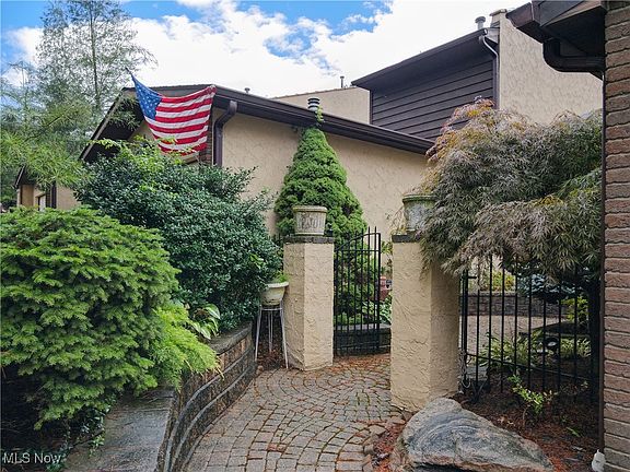 2nd image of 1725 Brookwood Dr