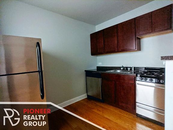 2nd image of 1347 N Dearborn St APT 604