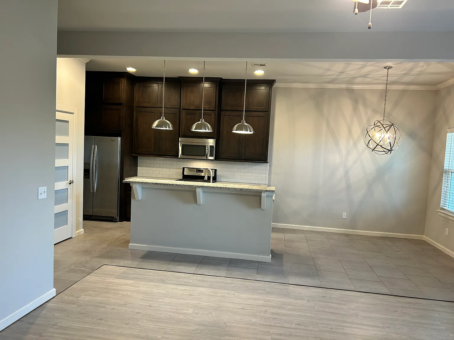 3 bed, 2200 sqft, $2,595 — Photo 2