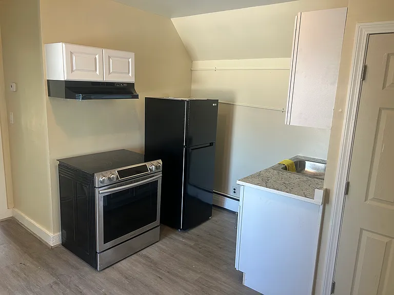77 Willie St #1A — Photo 21