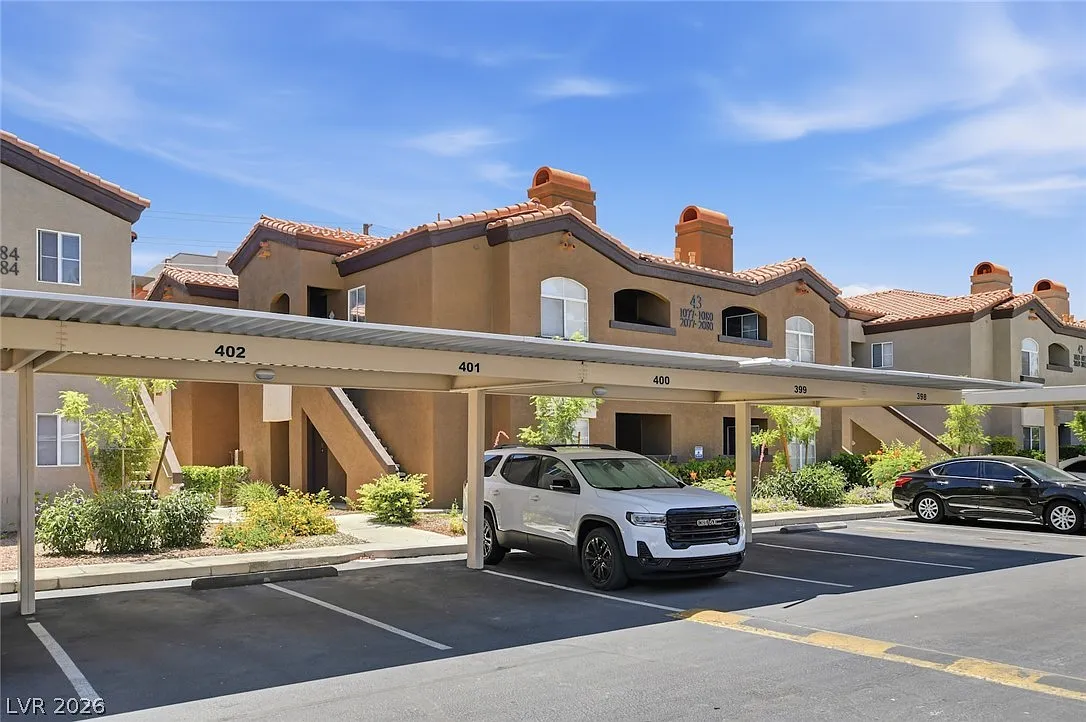1 bed, 1.0 bath, 853 sqft, $1,295 — Photo 1