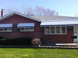 21729 Stephens St, Saint Clair Shores, MI 48080