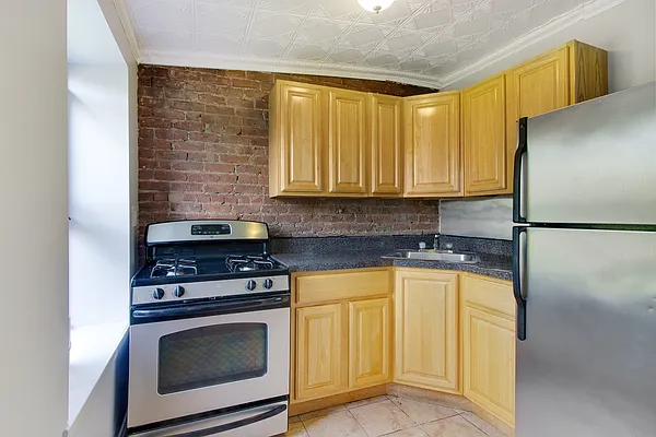 Rented by Twyford Real Estate | media 13