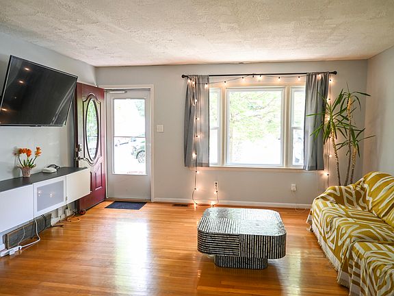 3rd image of 2448 Butternut Hill Ct