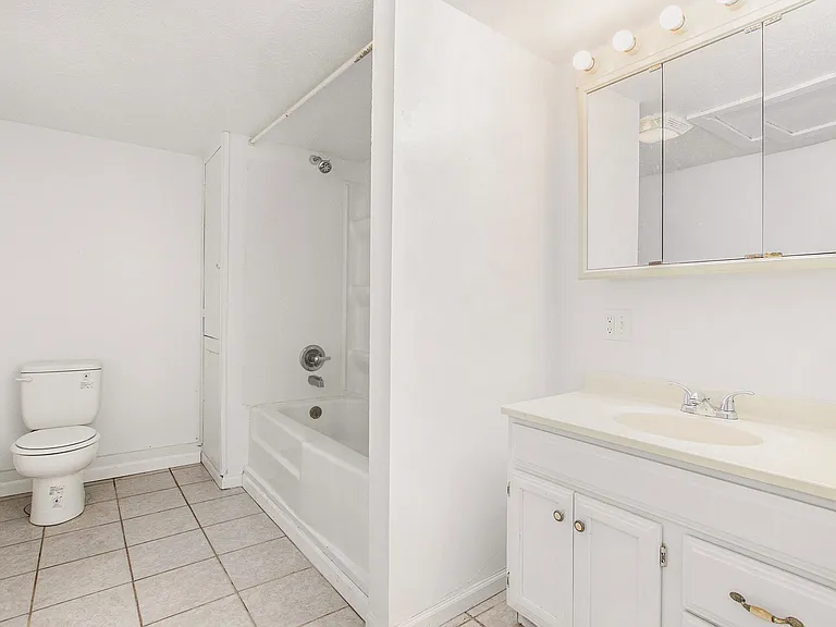 2 bed, 1.0 bath, $800 — Photo 6