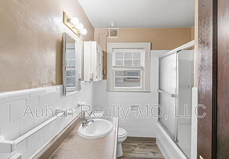 5303 Charlotte St #1 — Photo 26