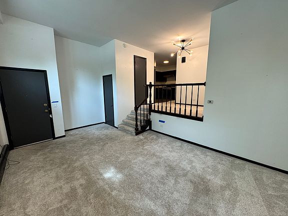 4th image of 3756 N Leavitt St #1