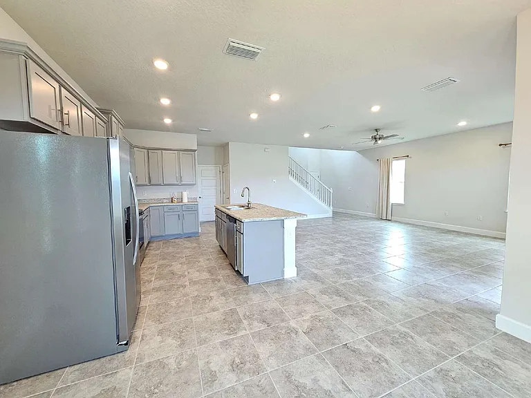 1109 Canfield Cir SE — Photo 6