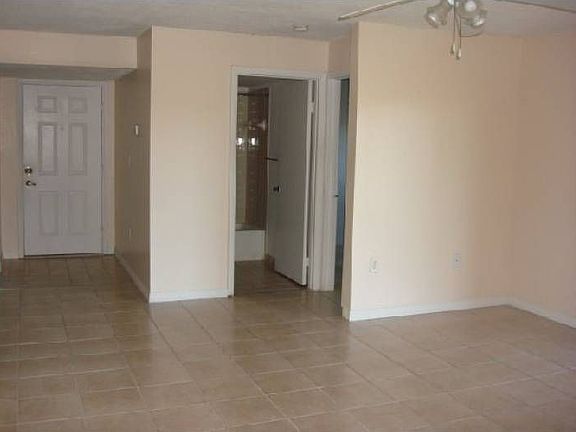 3rd image of 400 Palm Cir W APT 108