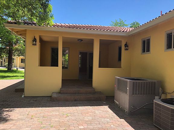 3rd image of 10019 Wilton Oaks Ct