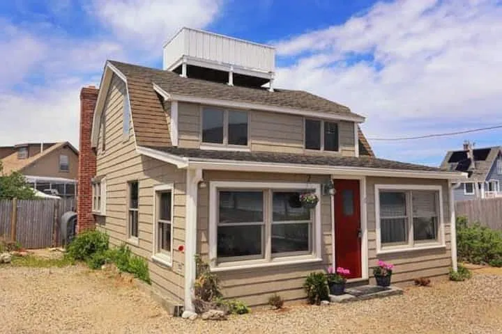 3 bed, 1300 sqft, $3,300 — Photo 1