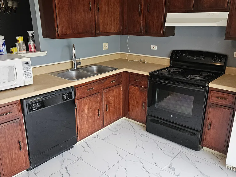 Waters Edge Dr — Photo 2