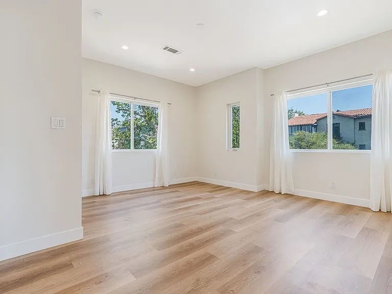 1100 S Highland Ave — Photo 18