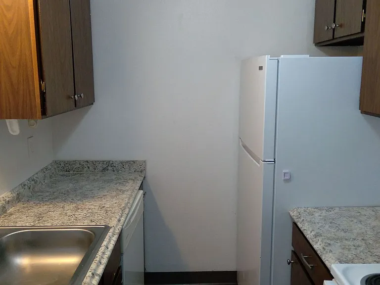 70 NW 4th St #4 — Photo 7