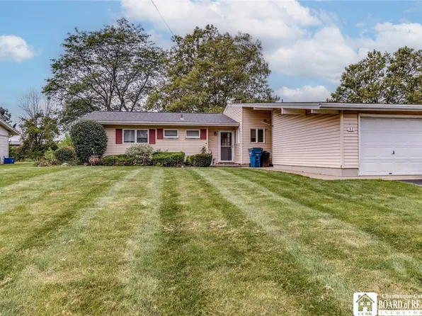 31 Steele Cir, Niagara Falls, NY 14304