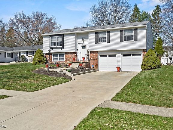 4th image of 561 Falling Oaks Dr
