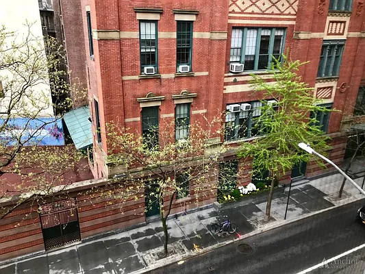 Rented by Anchor Associates | media 74