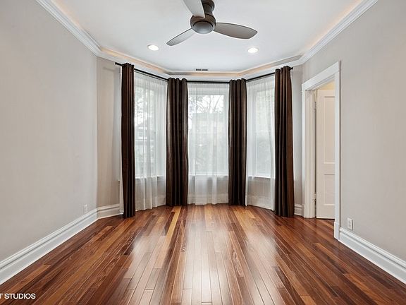 3rd image of 3627 N Janssen Ave #2