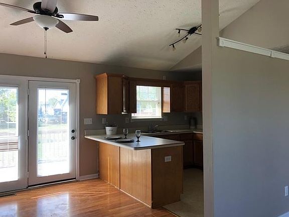 4th image of 127 Mitch Ct