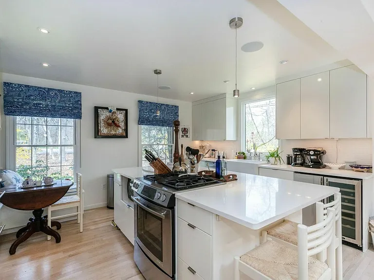 647 Narrow Ln — Photo 8
