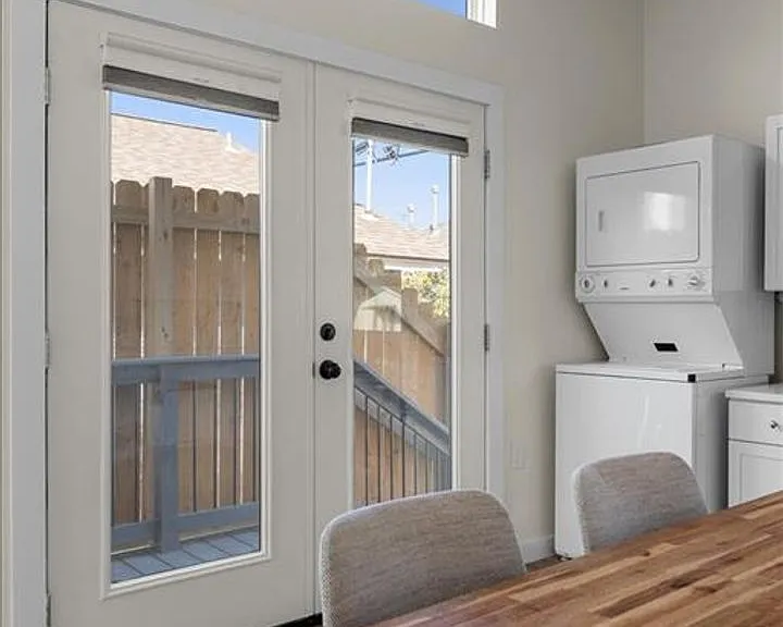 1411 Fairfield Dr — Photo 6